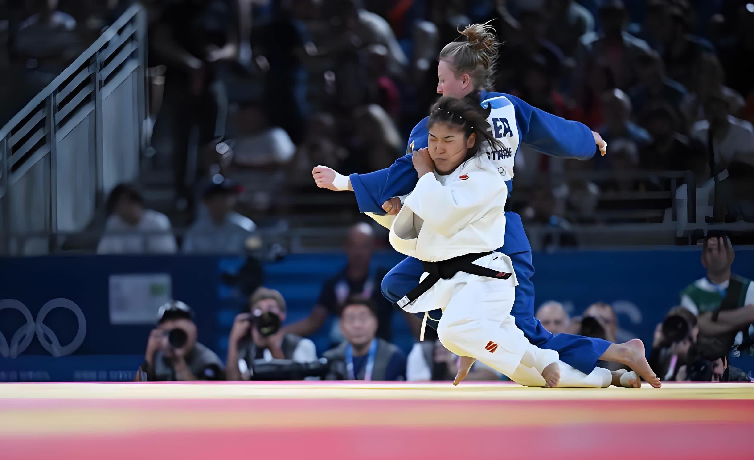 pg电子游戏-美国选手登上柔道领奖台，表现完美