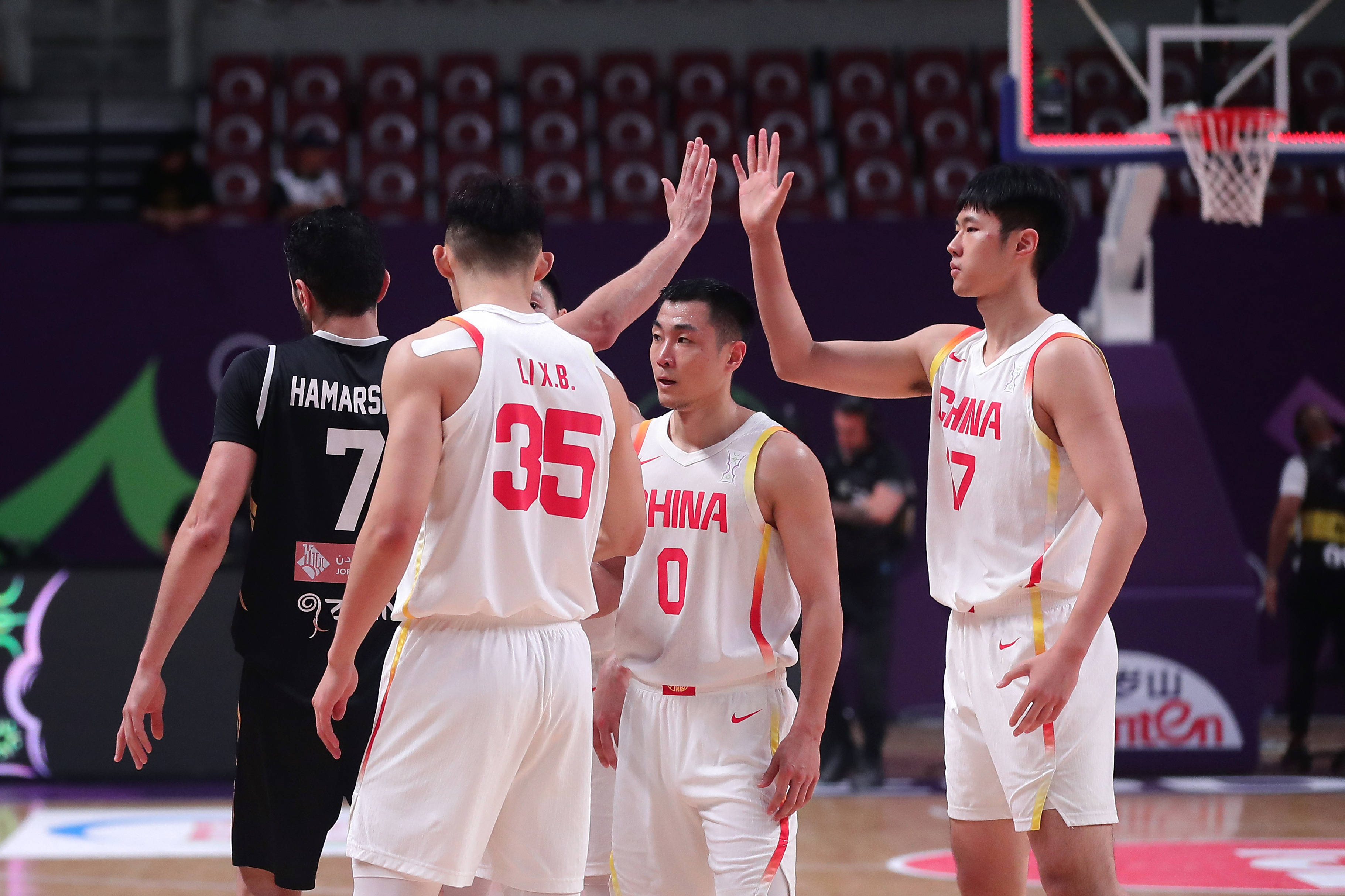 篮球小组赛落幕,强队悉数晋级 篮球小组赛落幕,强队悉数晋级