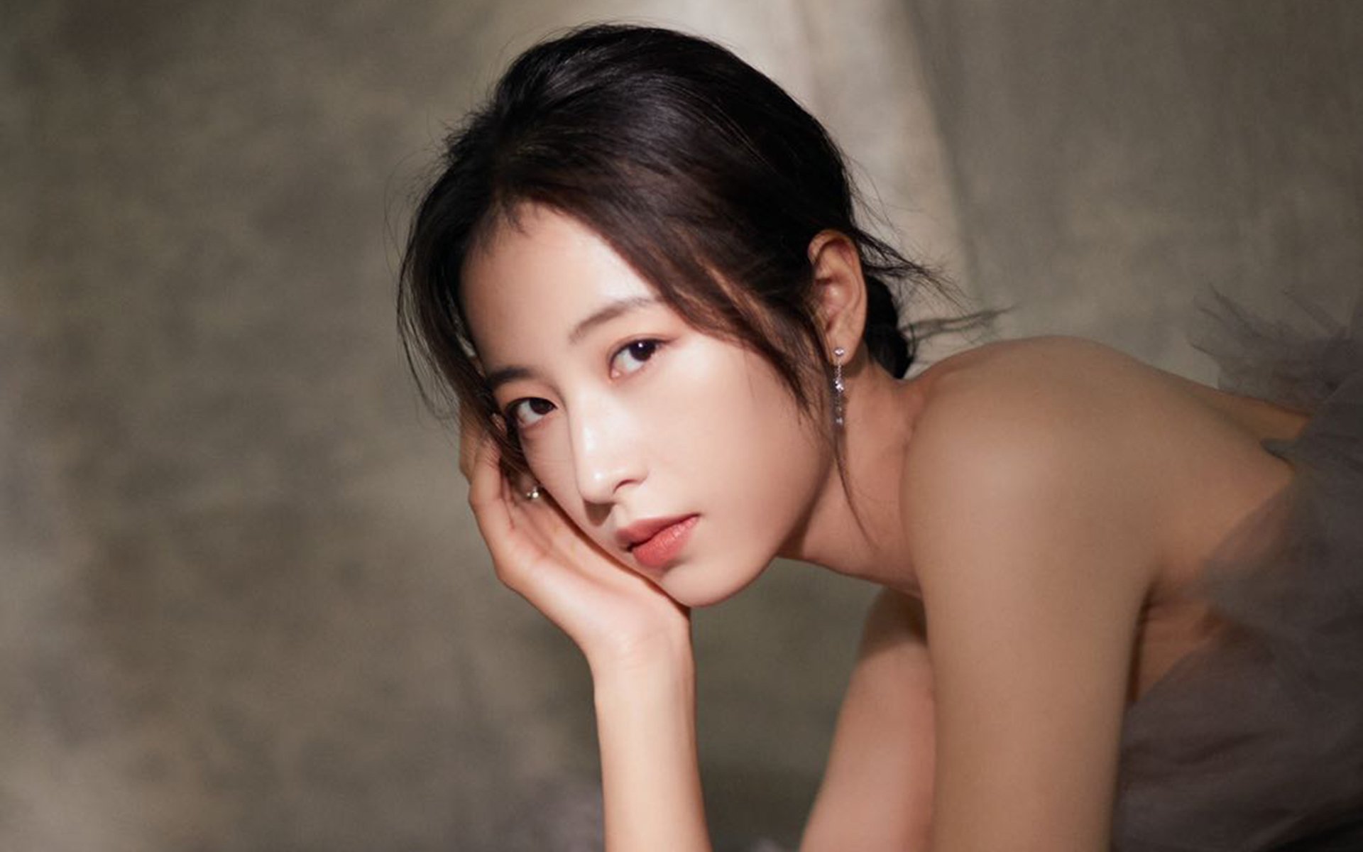 格列兹曼攻防两端统治全场,曼联正面击溃拜仁震撼欧洲足坛