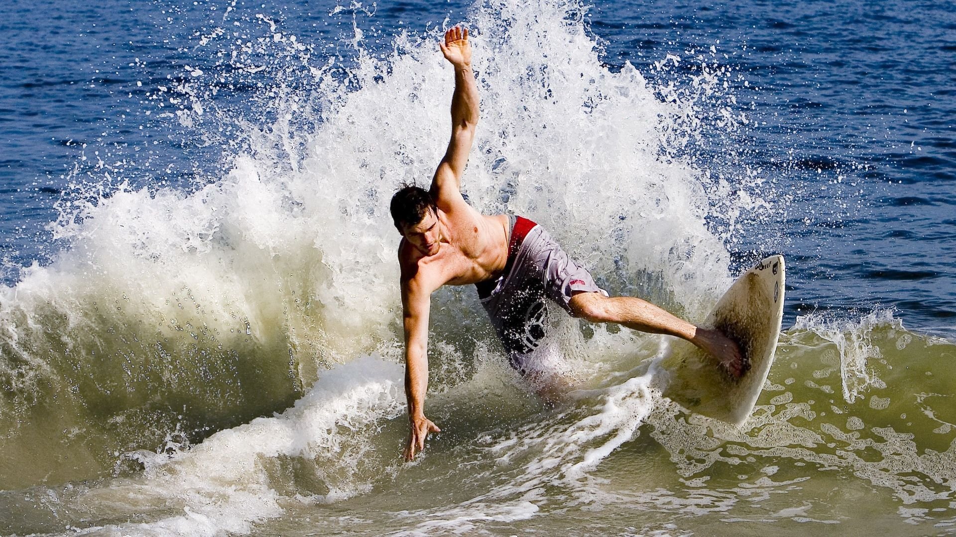 詹姆斯狂砍40分末节救主，雄鹿逆转老鹰惊险取胜